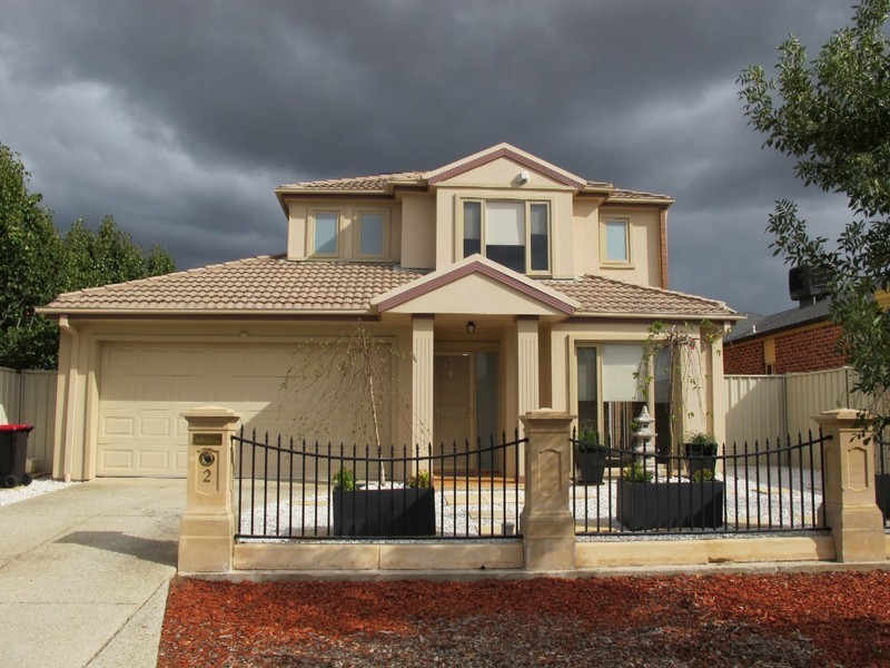2 Lauricella Place, Caroline Springs VIC 3023