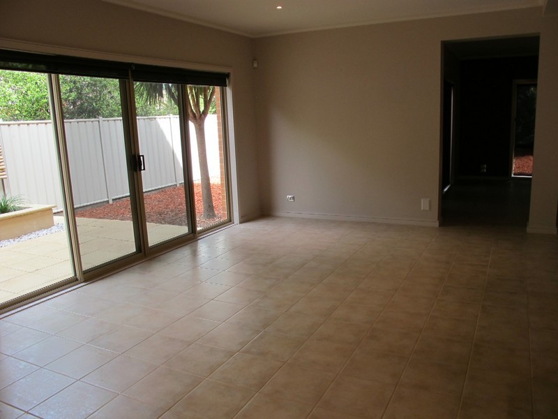 2 Lauricella Place, Caroline Springs VIC 3023