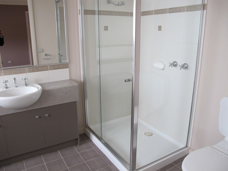 2 Lauricella Place, Caroline Springs VIC 3023