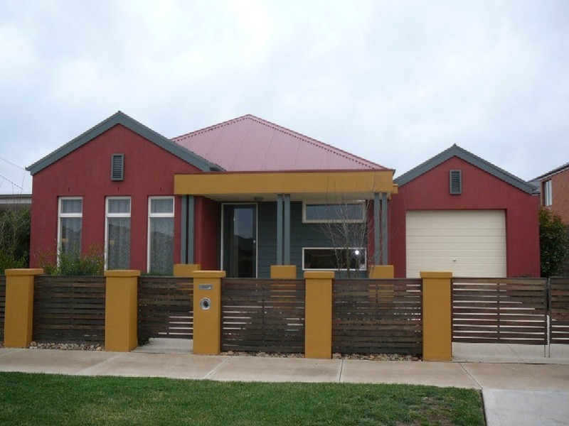 18 Cassan Way, Caroline Springs VIC 3023