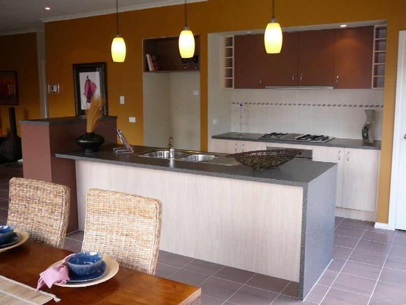 18 Cassan Way, Caroline Springs VIC 3023