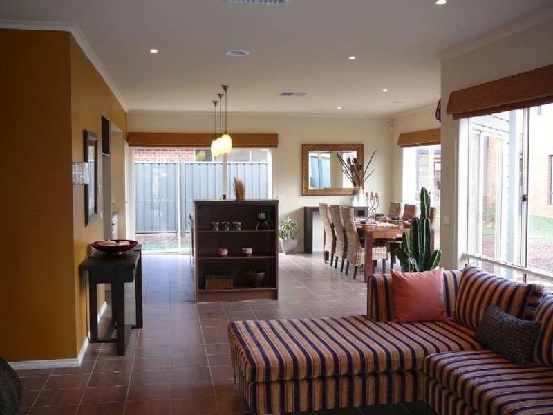 18 Cassan Way, Caroline Springs VIC 3023