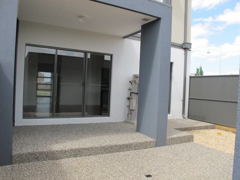 141 The Esplanade, Caroline Springs VIC 3023