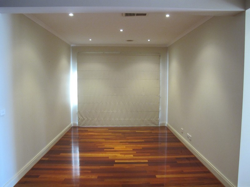 15 Moreton Close, Caroline Springs VIC 3023