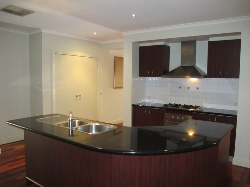 15 Moreton Close, Caroline Springs VIC 3023