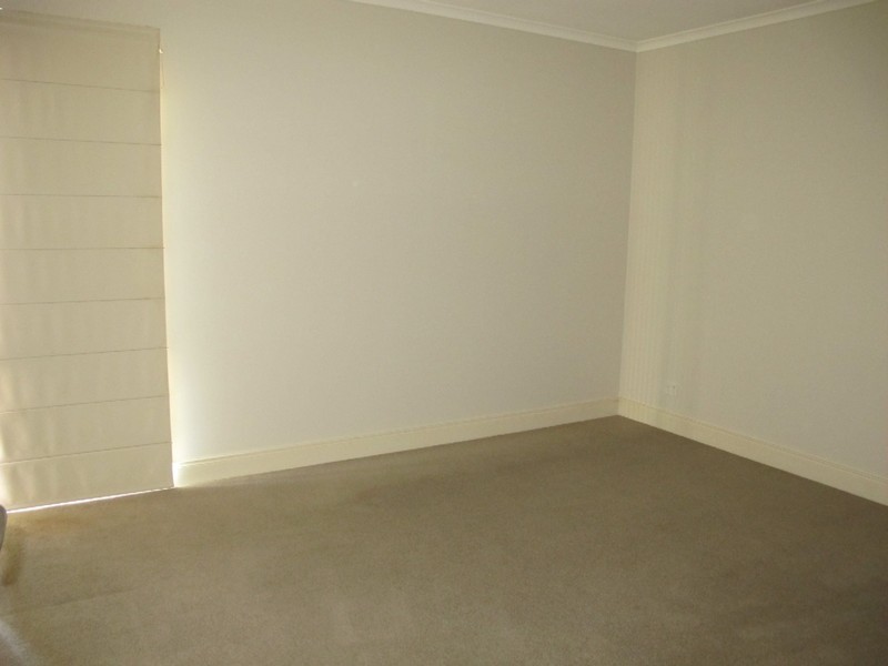 15 Moreton Close, Caroline Springs VIC 3023