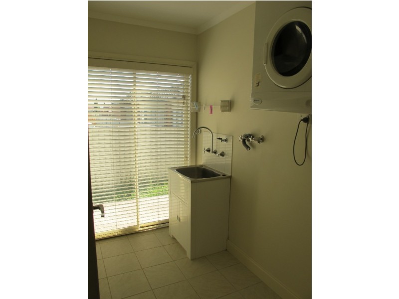 15 Moreton Close, Caroline Springs VIC 3023