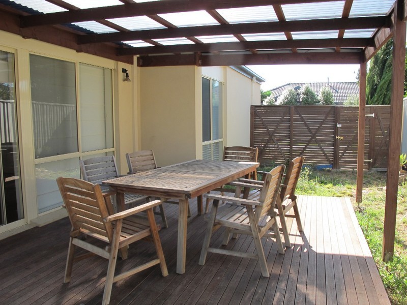 15 Moreton Close, Caroline Springs VIC 3023