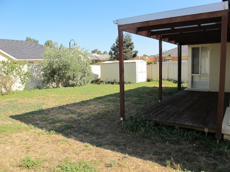 15 Moreton Close, Caroline Springs VIC 3023