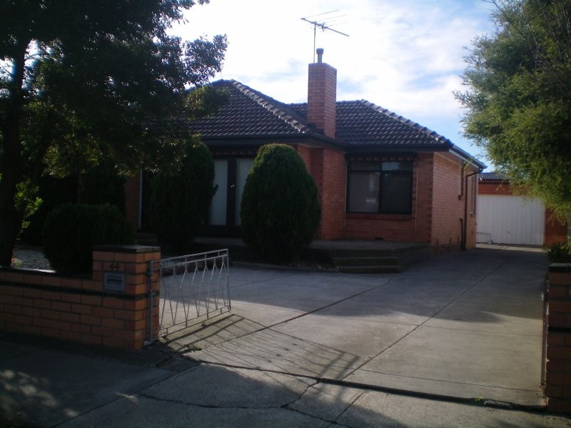 44 Leonard Ave, Glenroy VIC 3046
