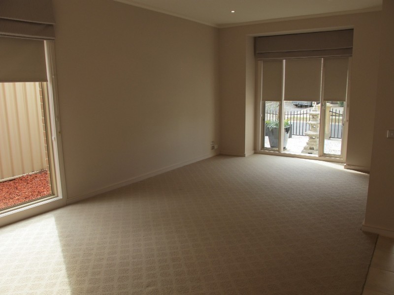 2 Lauricella Place, Caroline Springs VIC 3023