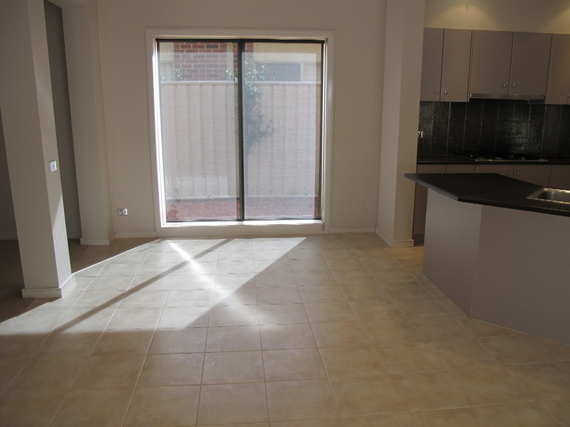 2 Lauricella Place, Caroline Springs VIC 3023