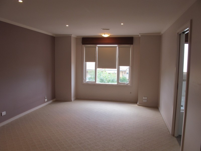 2 Lauricella Place, Caroline Springs VIC 3023