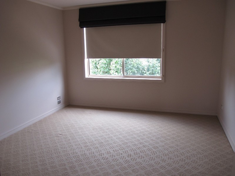 2 Lauricella Place, Caroline Springs VIC 3023