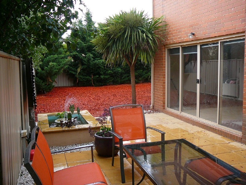 2 Lauricella Place, Caroline Springs VIC 3023