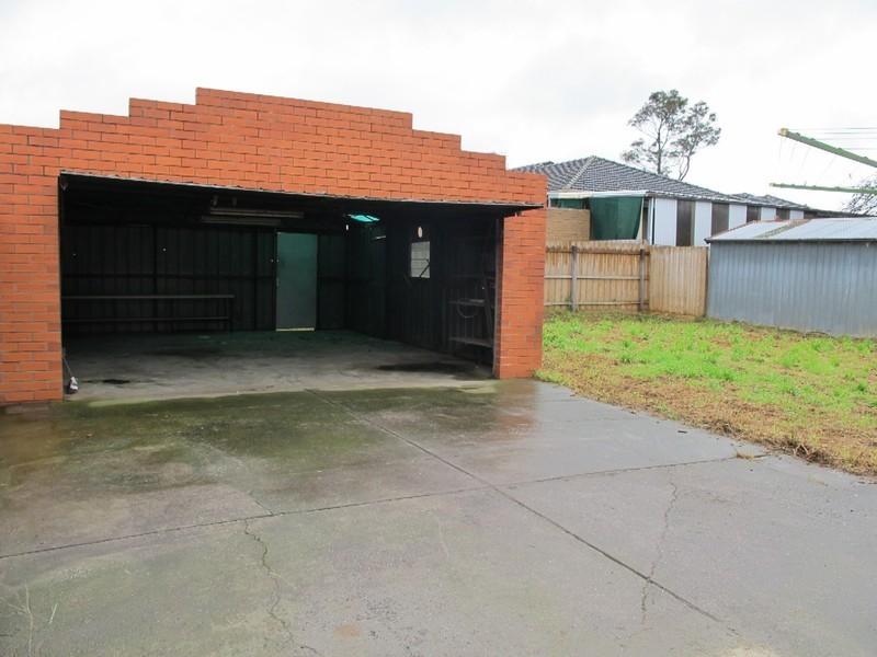 1 Protea Crescent, St Albans VIC 3021