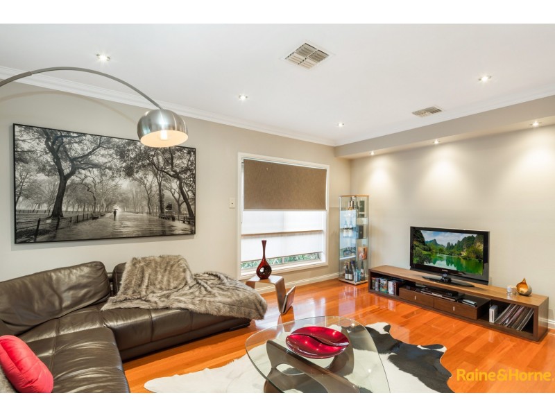 19 BRUNSWICK PLACE, Taylors Hill VIC 3037