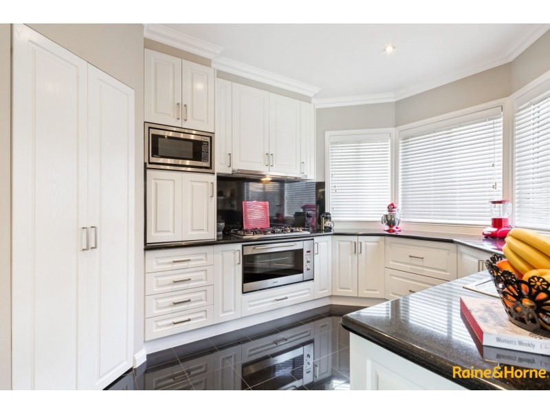 19 BRUNSWICK PLACE, Taylors Hill VIC 3037