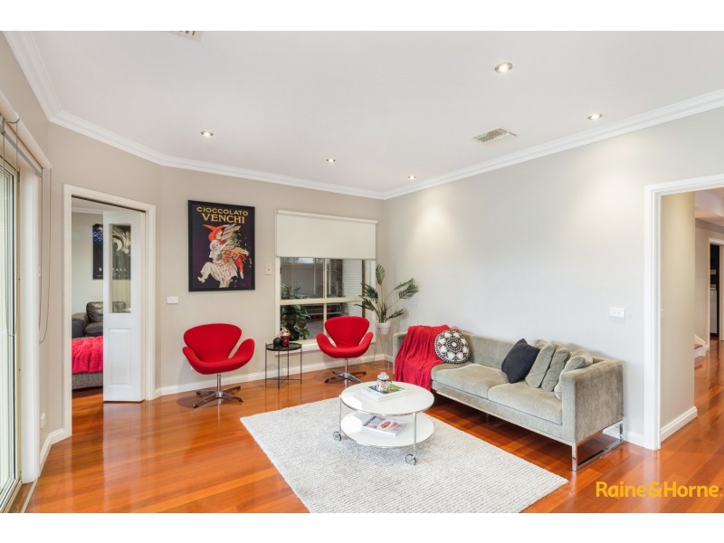 19 BRUNSWICK PLACE, Taylors Hill VIC 3037