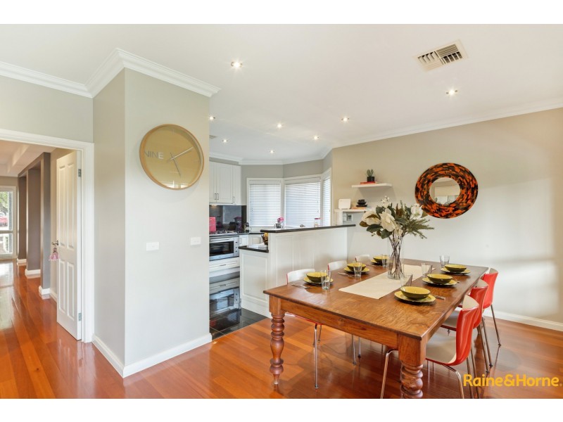 19 BRUNSWICK PLACE, Taylors Hill VIC 3037