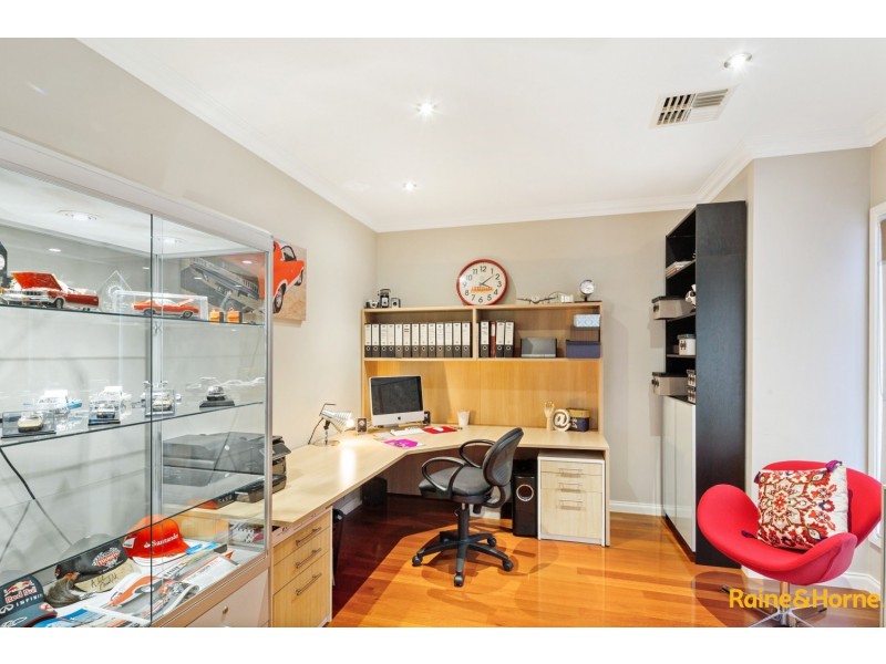 19 BRUNSWICK PLACE, Taylors Hill VIC 3037