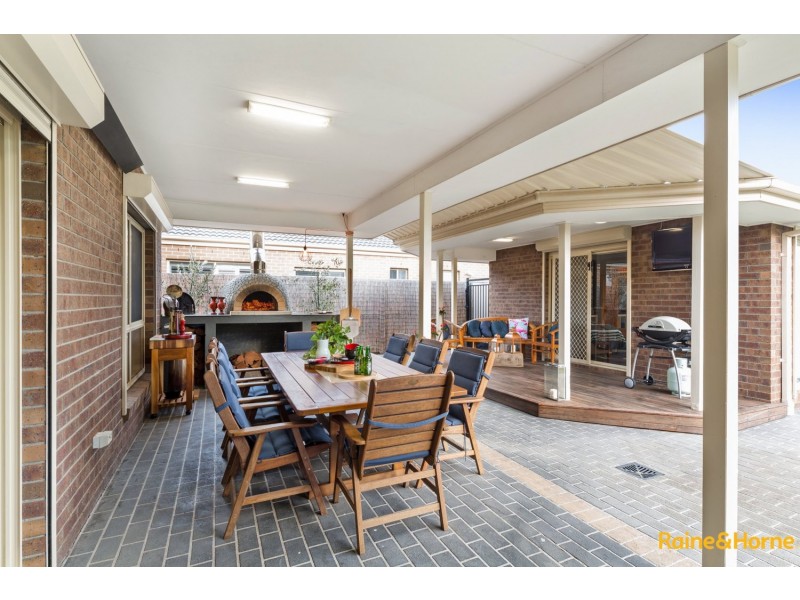 19 BRUNSWICK PLACE, Taylors Hill VIC 3037