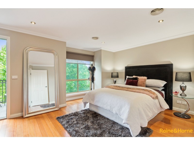 19 BRUNSWICK PLACE, Taylors Hill VIC 3037