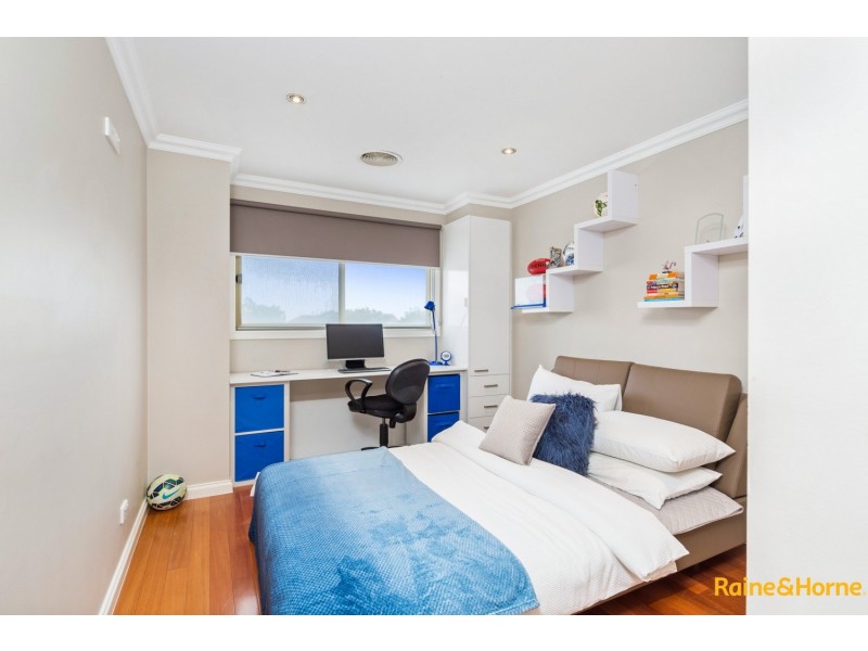 19 BRUNSWICK PLACE, Taylors Hill VIC 3037