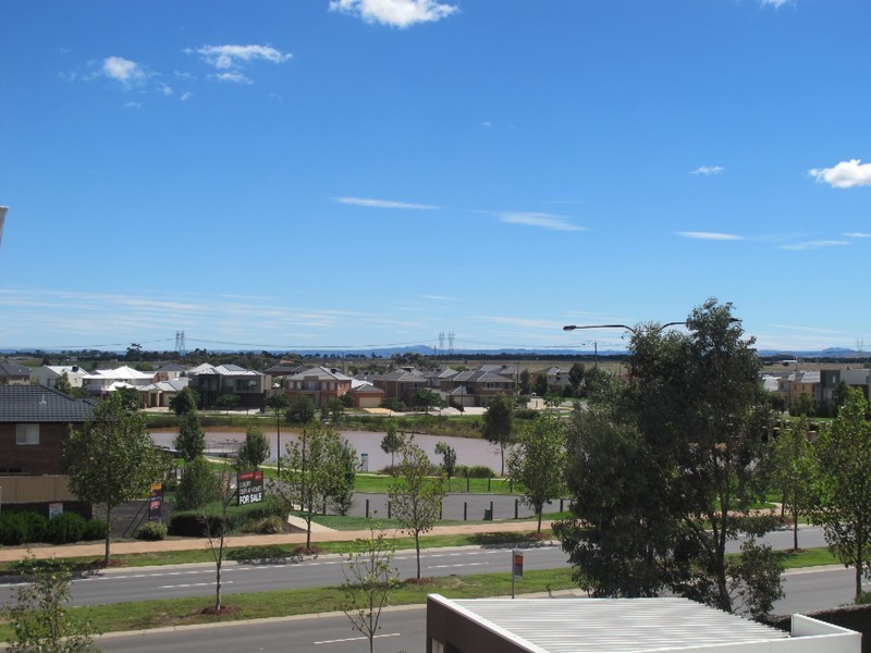 8 Kai Close, Caroline Springs VIC 3023