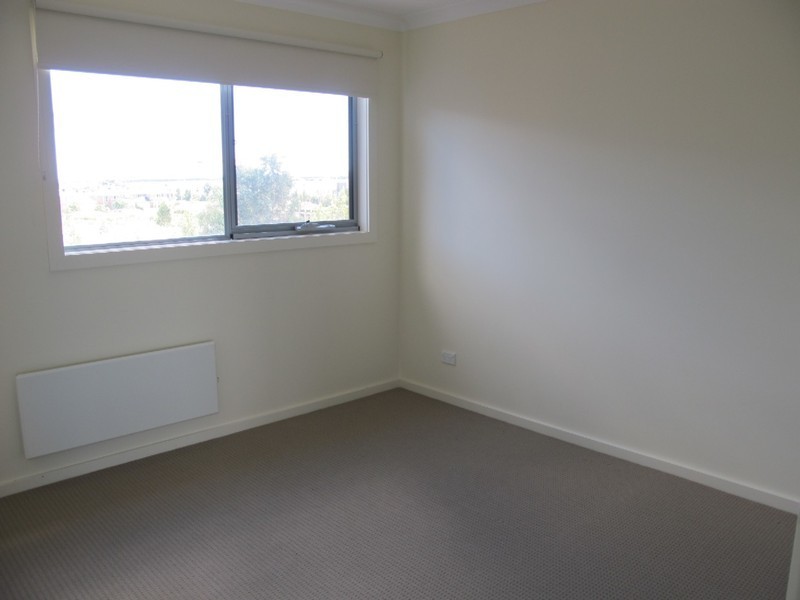 8 Kai Close, Caroline Springs VIC 3023