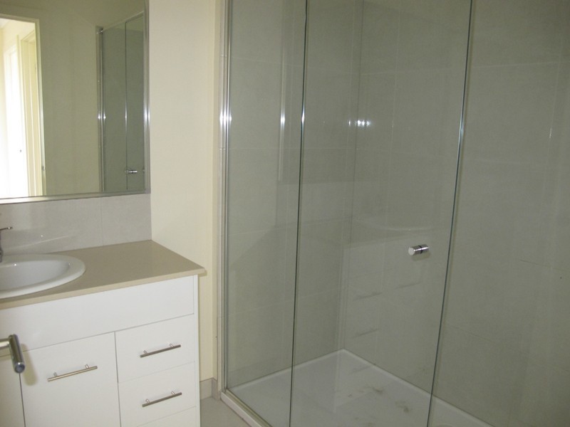 8 Kai Close, Caroline Springs VIC 3023