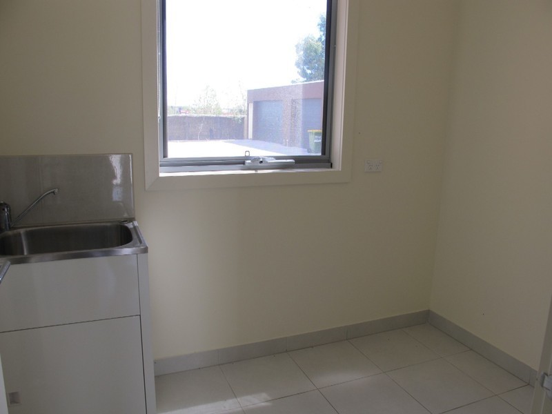 8 Kai Close, Caroline Springs VIC 3023