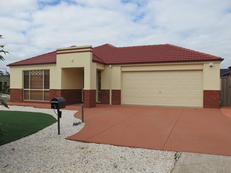 8 Wooling Lane, Caroline Springs VIC 3023