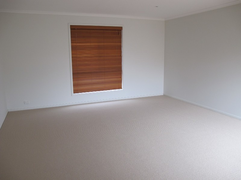 8 Wooling Lane, Caroline Springs VIC 3023