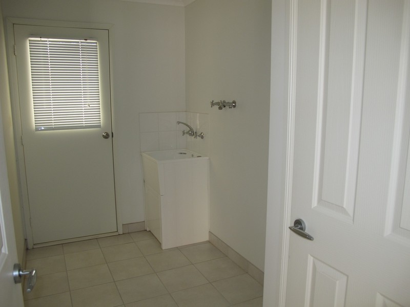 8 Wooling Lane, Caroline Springs VIC 3023