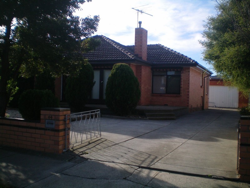 44 Leonard Ave, Glenroy VIC 3046