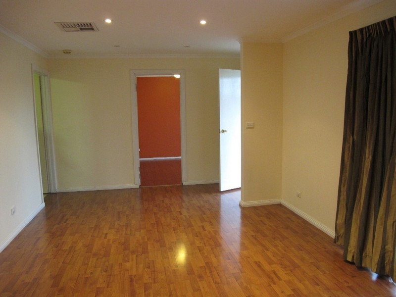 94 Kurung Drive, Kings Park VIC 3021