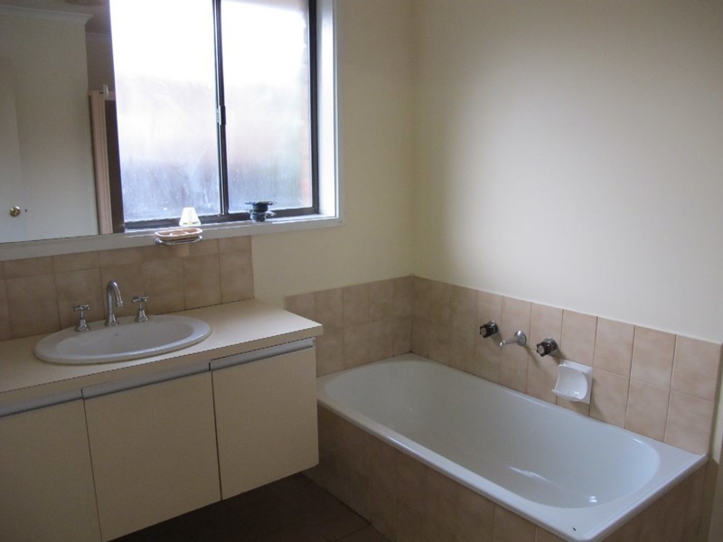 94 Kurung Drive, Kings Park VIC 3021