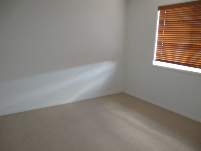 8 Wooling Lane, Caroline Springs VIC 3023