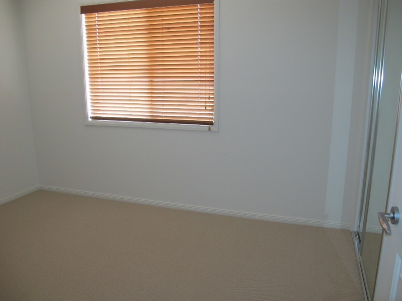 8 Wooling Lane, Caroline Springs VIC 3023