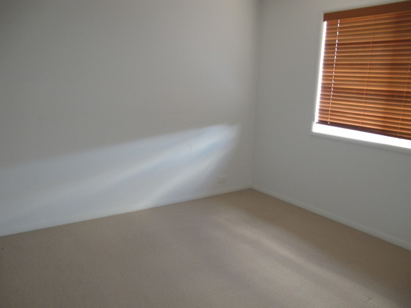 8 Wooling Lane, Caroline Springs VIC 3023