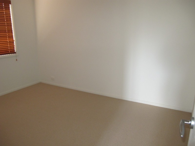 8 Wooling Lane, Caroline Springs VIC 3023