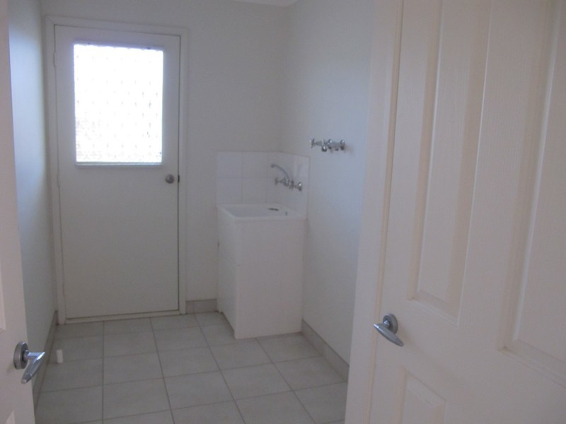 8 Wooling Lane, Caroline Springs VIC 3023