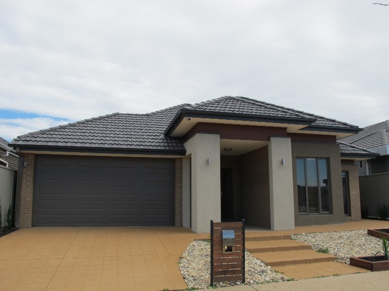 11 The Grange, Caroline Springs VIC 3023