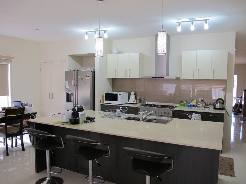 11 The Grange, Caroline Springs VIC 3023