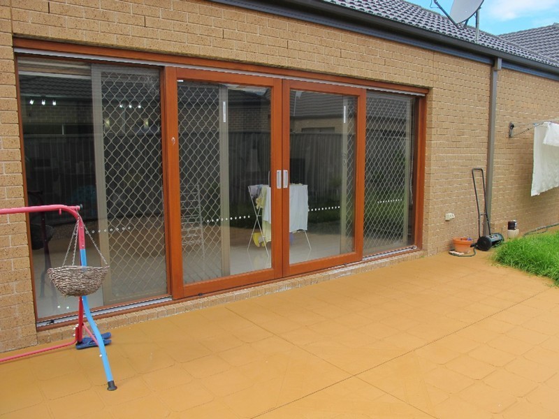 11 The Grange, Caroline Springs VIC 3023