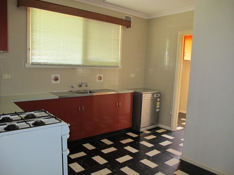 44 Leonard Ave, Glenroy VIC 3046