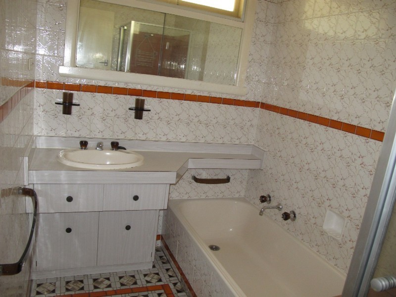 44 Leonard Ave, Glenroy VIC 3046