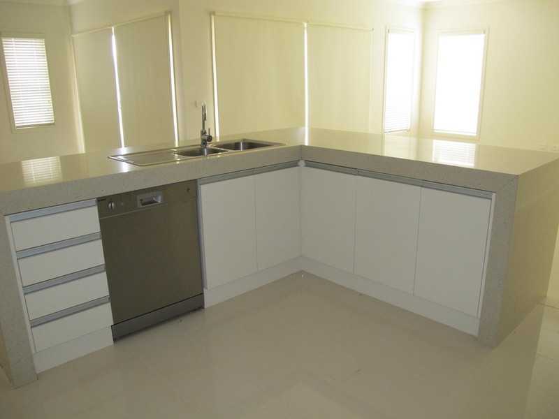 1 Herring Loop, Caroline Springs VIC 3023