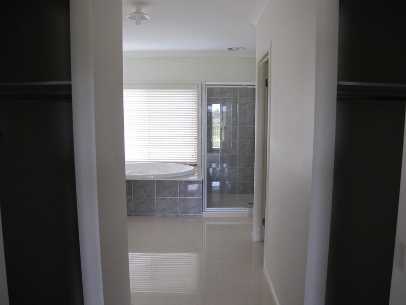 1 Herring Loop, Caroline Springs VIC 3023